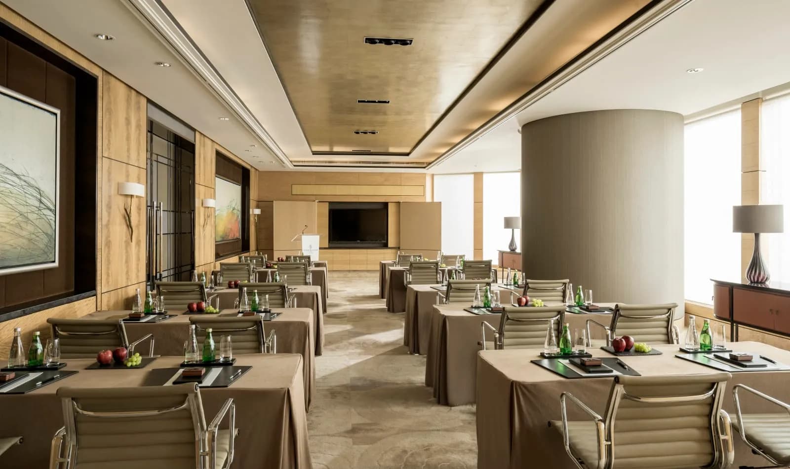 Four Seasons Hotel Hong Kong - 2